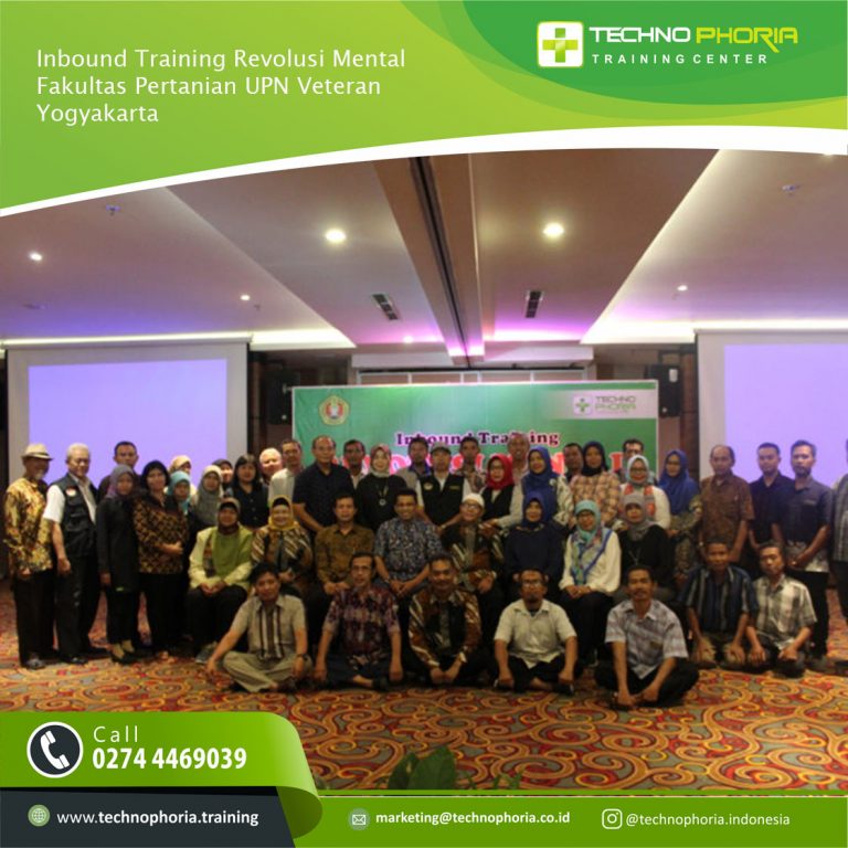 Yogyakarta – Technophoria Training Center mendapatkan kepercayaan dari Fakultas Pertanian Universitas Pembangunan Nasional (UPN) “Veteran” Yogyakarta untuk menyelenggarakan Inbound Training dengan tema "Revolusi Mental". 80 orang peserta yang terdiri dari Staff karyawan dan dosen Fakultas Pertanian UPN “Veteran” Yogyakarta mengikuti Inbound Training ini. Kegiatan Inbound Training denga tema "Revolusi Mental" ini dilaksanakan selama 1 hari pada tanggal 29 Desember 2018 bertempat di Gatotkaca Room The Alana Yogyakarta Hotel & Covention Center Jl. Palagan Tentara Pelajar Km. 7 Sleman - Daerah istimewa Yogyakarta. Kegiatan ini dibuka oleh Bapak Partoyo, SP., MP., PhD selaku dekan Fakultas Pertanian Universitas Pembangunan Nasional (UPN) “Veteran” Yogyakarta. Pada Inbound Training kali ini, Technopnoria Yogyakarta menghadirkan 2 orang narasumber profesional, beliau adalah Coach Drs. H. Dwiyono Iriyanto, M.M., CPC dan Master Hasan Abdullah, S.H., S.Pd., MAP., CI. Para pesertaterlihat sangat antusias dalam meyimak setiap materi yang disampaikan oleh kedua pembicara. Materi yang disampaikan secara santai dan penuh keakraban sehingga kegiatan yang dilaksanakan mulai pukul 08.00 sampai dengan pukul 16.00 ini tidak terasa cepat berlalu. Inbound Training ditutup kembali oleh Bapak Partoyo, SP., MP., PhD. setelah sebelumnya diadakan pembagian doorprize yang disediakan oleh Technophoria Training Center. Pada kesempatan ini bapak Dekan menyampaikan pesan dan kesannya terhadap pelaksanaan kegiatan ini kemudian beliau berharap dengan adanya aktifitas inbound Training ini dapat meningkatkan performa staff, pegawai dan dosen di lingkungan Fakultas Pertanian UPN “Veteran” Yogyakarta.